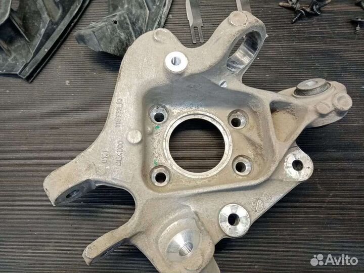 Кулак задний правый BMW 4 серии