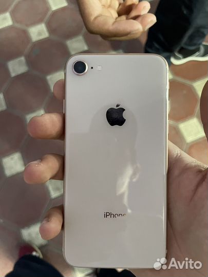 Телефон iPhone 8