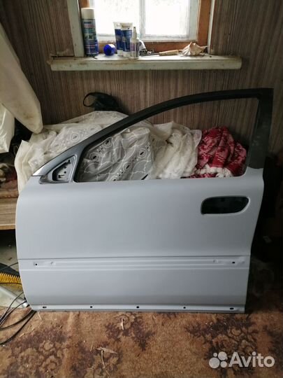 Дверь передняя левая вольво хс70 2006 год