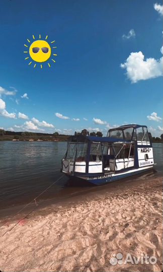 Прогулочный катер