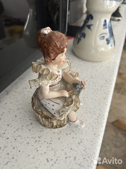 Фарфоровая статуэтка