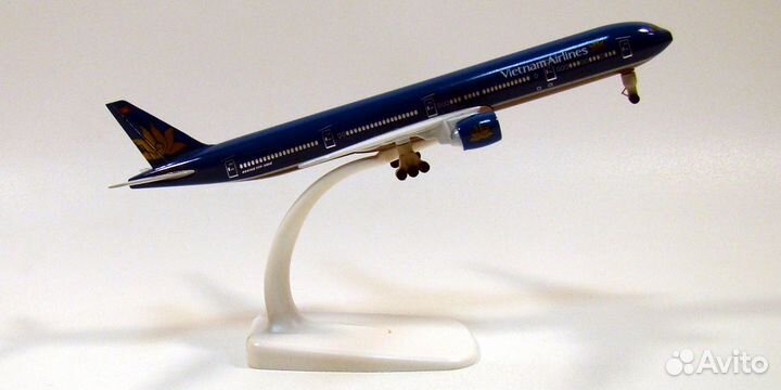 Модель самолета Boeing 777-300ER Vietnam Airlines