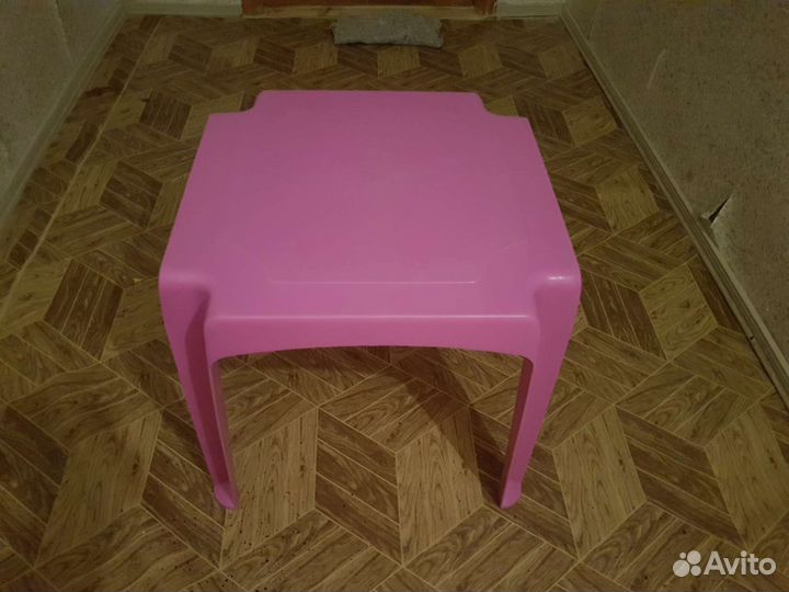 Детский столик пластмассовый