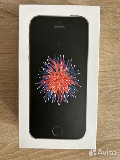 Телефон iPhone SE 32gb