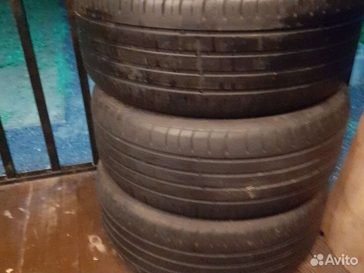 Kumho Ecsta HS51 225/55 R17