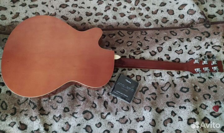 Акустическая гитара Martinez