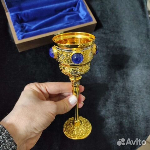 Кубок питейный. Чарка в золоте с камнями