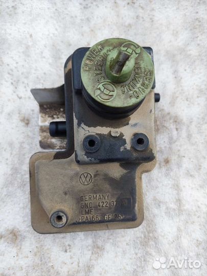 Вилка перед на Фольксваген Поло 3 правый