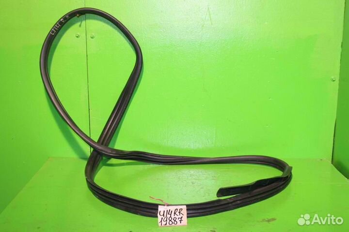 Уплотнитель nissan bluebird EU14 задний правый