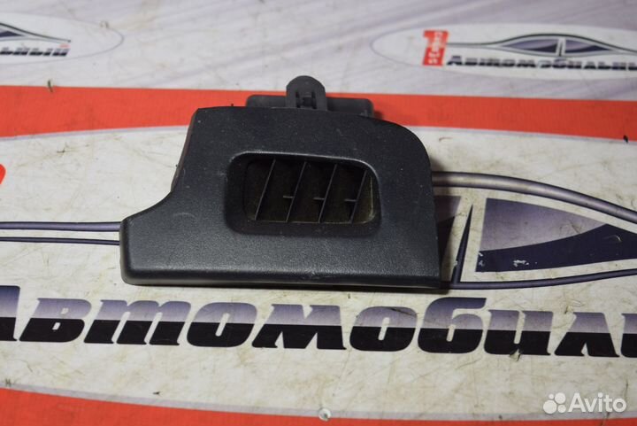 Дуйки лево c Toyota Prius ZVW30 2ZR-FXE