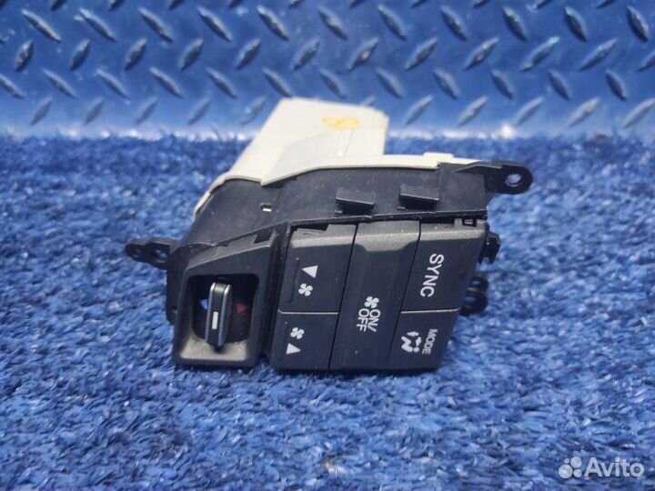 Блок кнопок центральной консоли Honda Crosstour