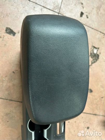 Центральная консоль с подлокотником Hyundai I30 GD