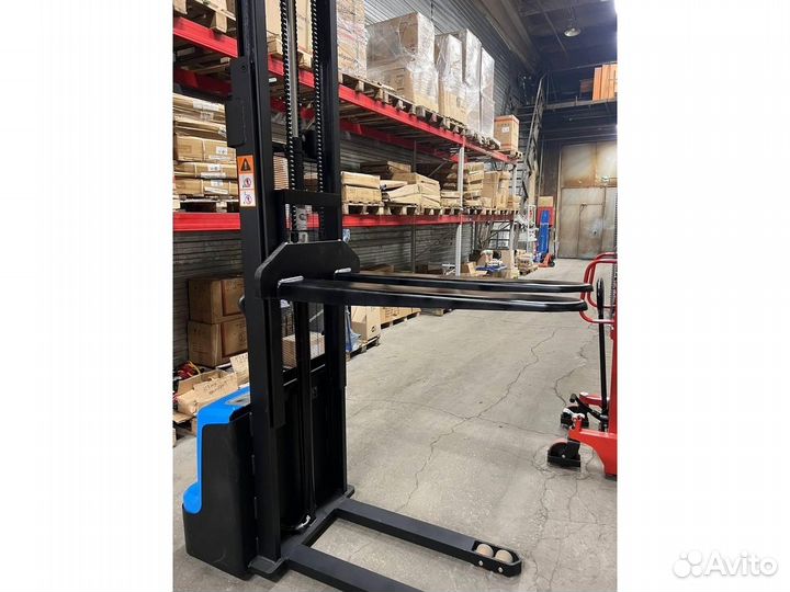 Штабелёр с двигателем CDD1535-WS