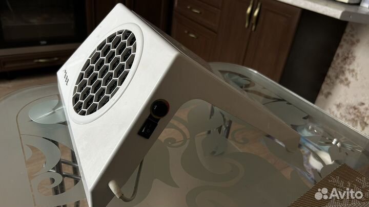 Настольный пылесос для маникюра