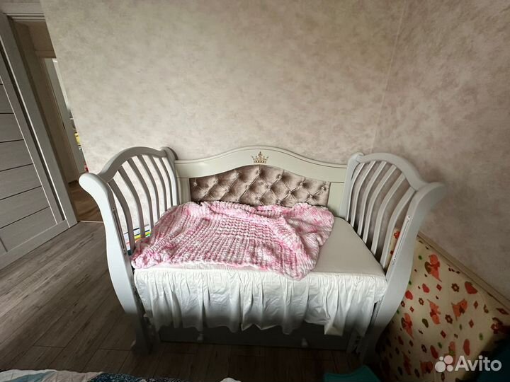 Детская кроватка (для девочки)