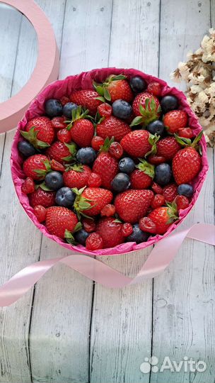 Коробочка с Клубникой и голубикой