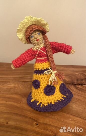Вязаная кукла ручной работы