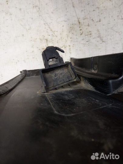 Накладка крыла задняя правая Toyota Rav4 XA40