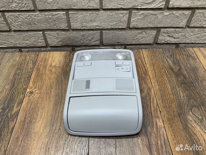 Skoda Yeti Плафон салонный передний