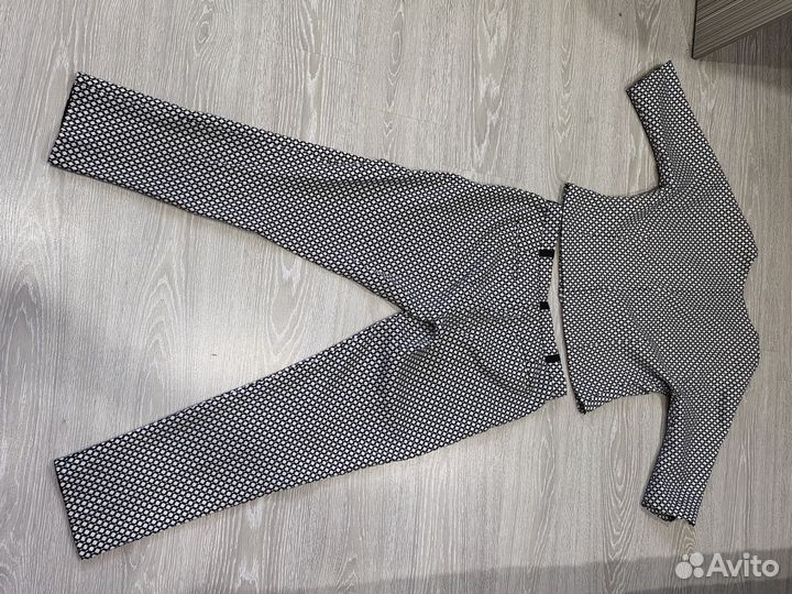 Стильный женский брючной костюм