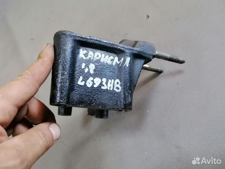 Кронштейн двигателя правый для Mitsubishi Carisma