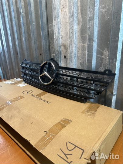 Решетка радиатора sprinter classik