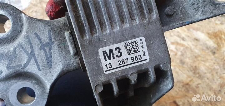 Опора двигателя левая Opel Astra J 2010-2017