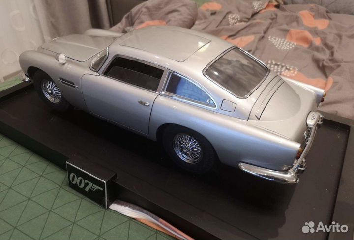 Aston martin db5 модель