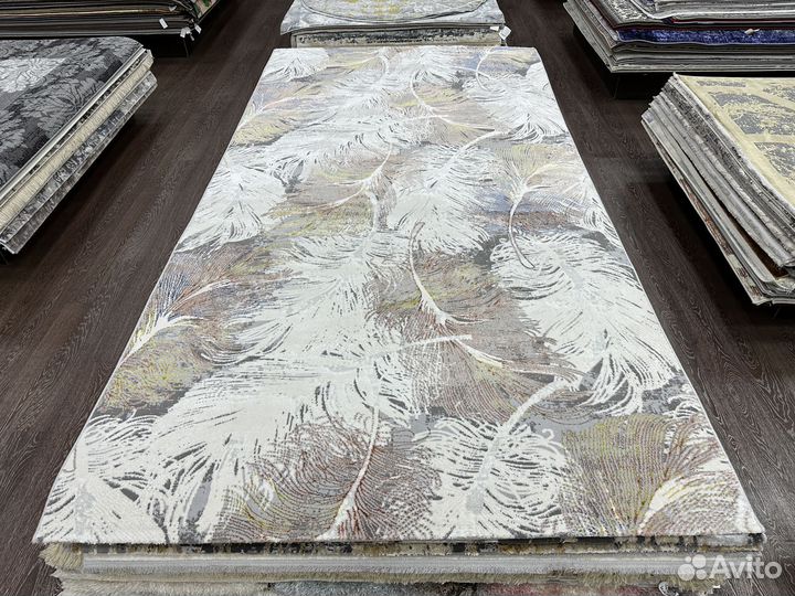 Ковер новый плотный