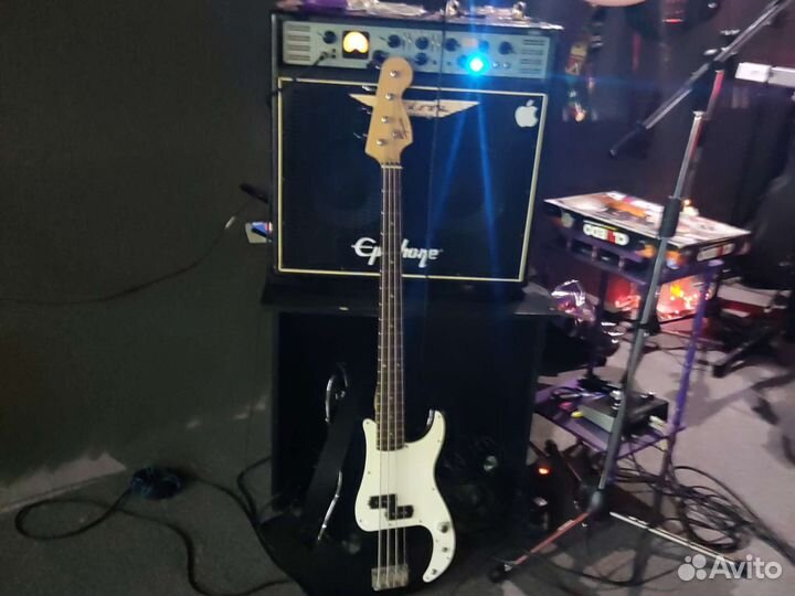 Электро бас гитара