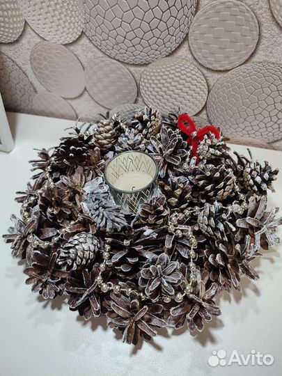 Подсвечник из шишек