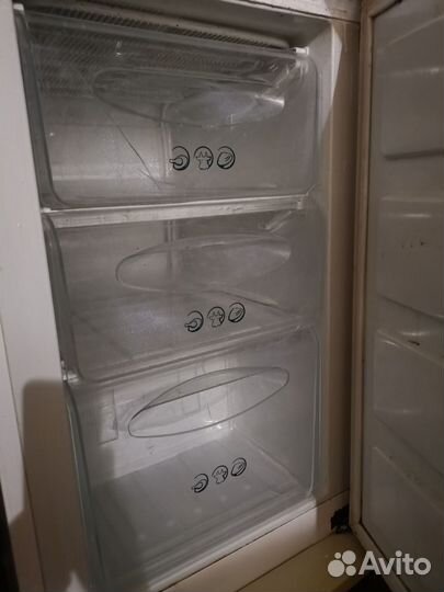 Полки и ящики для холодильника shivaki