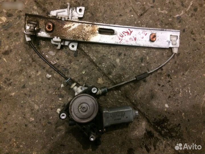 Стеклоподъемник электр. задний правый Mazda Tribute I (2000—2004)