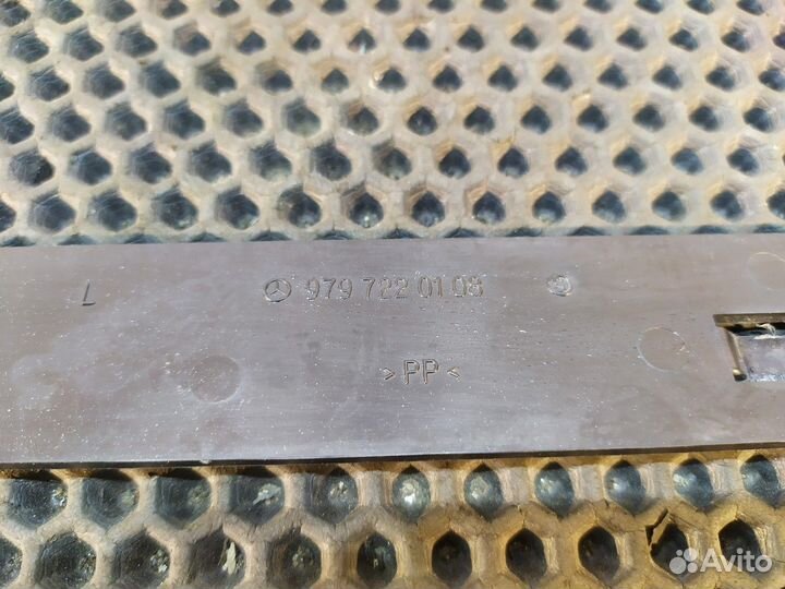 Накладка двери левой