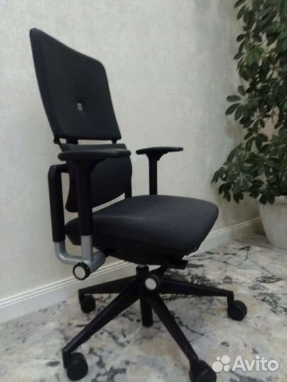 Офисное кресло Steelcase