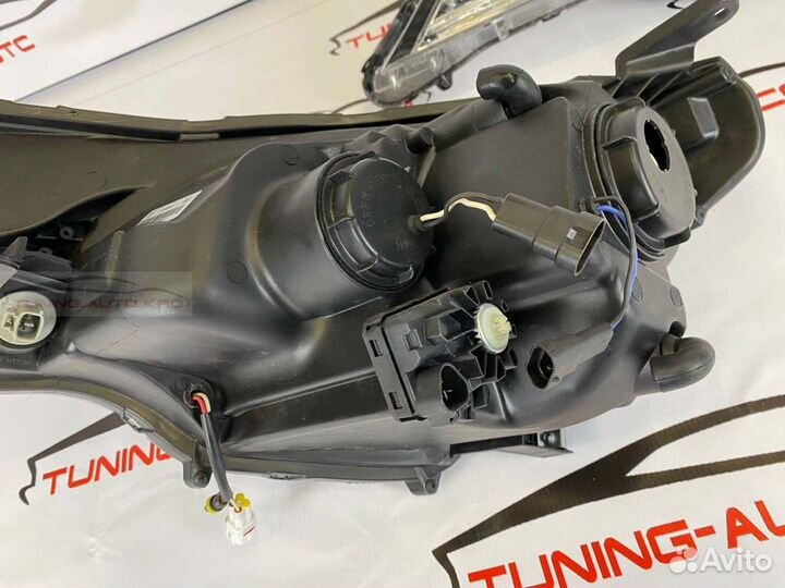 Фары Toyota Rav 4 E5711