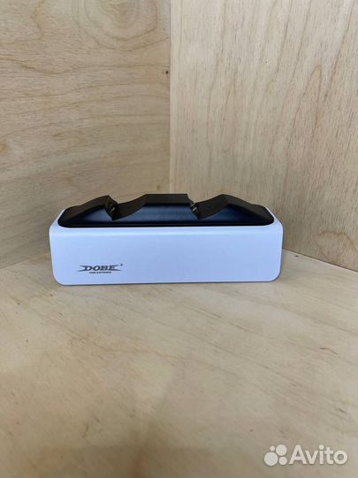 Зарядная станция для гейпадов PlayStation 5