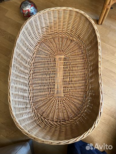 Плетеная лежанка для большой собаки