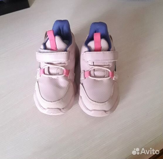 Кроссовки для девочки