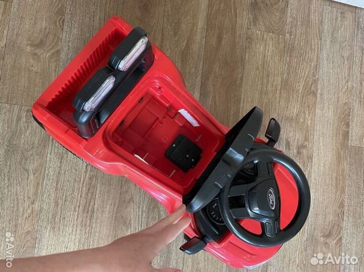 Машинка каталка толокар с съем. ручкой и подножкой