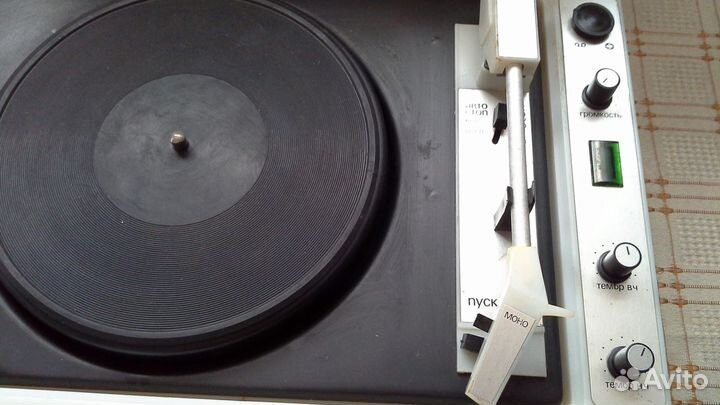 Проигрыватель винила СССР