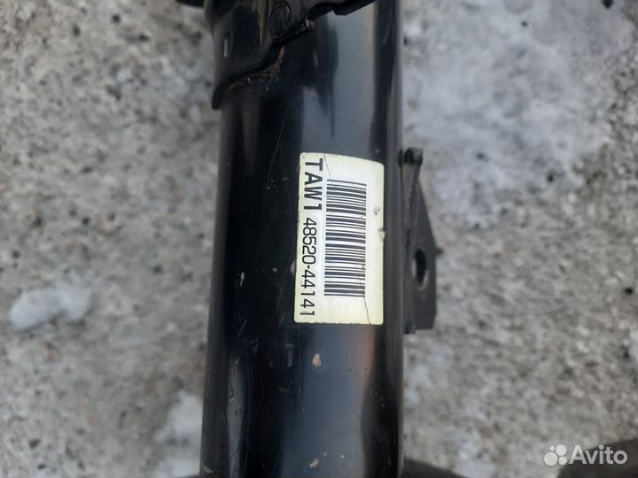 Продам передние стойки тойота