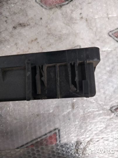 Крышка блока предохранителей Опель Астра H GTC