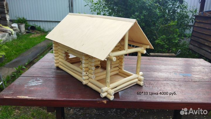 Кормушка для птиц и белок