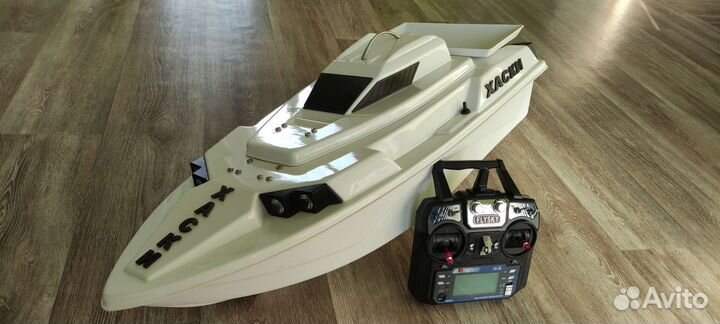 Прикормочный кораблик 