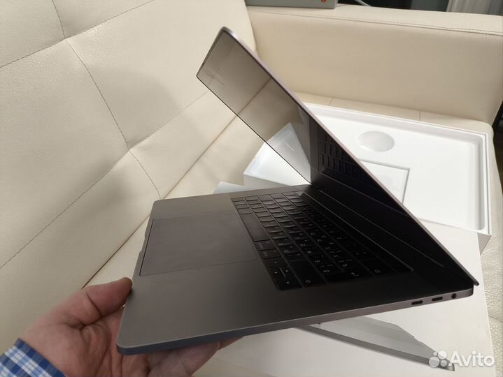 MacBook Pro 15 2017 i7/16/256/Pro 555 АКБ 3 цикла