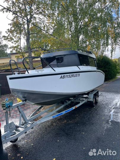 Катер Волжанка 67 Voyager 700 cabin