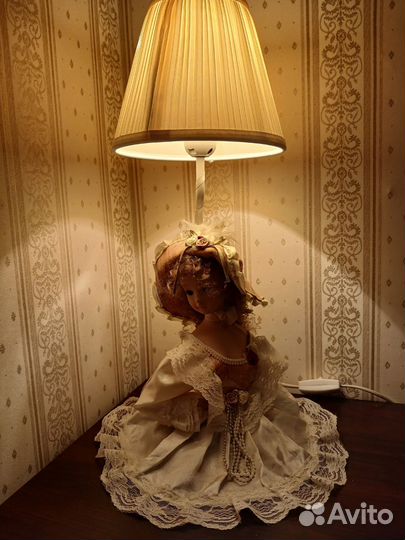 Фарфоровая кукла, настольная лампа
