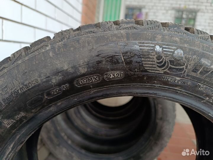 Michelin X-Ice North 4 215/55 R17