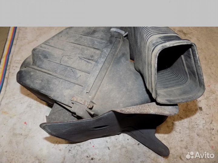 Корпус воздушного фильтра A4 B5 1994-2000